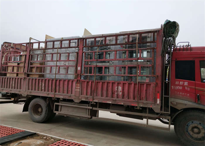 北京某餐飲管理公司采購304雙吹感應互鎖風淋室